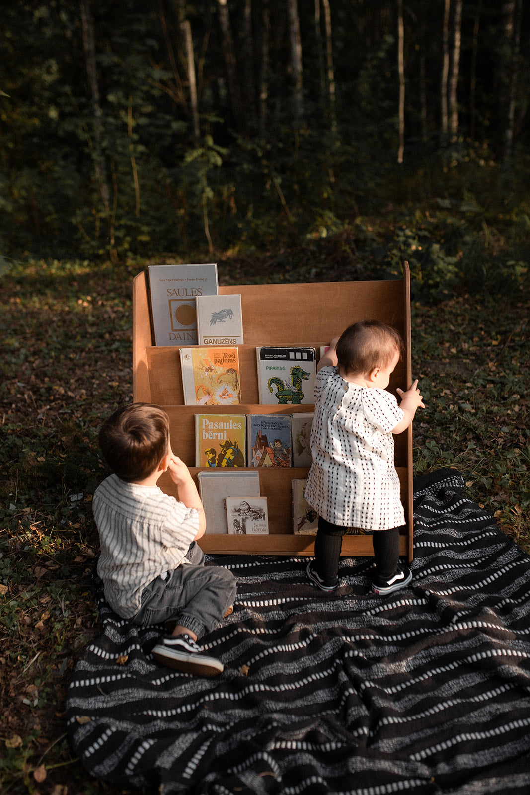 Montessori Bookshelf – Rainis – Inspire Independent Reading