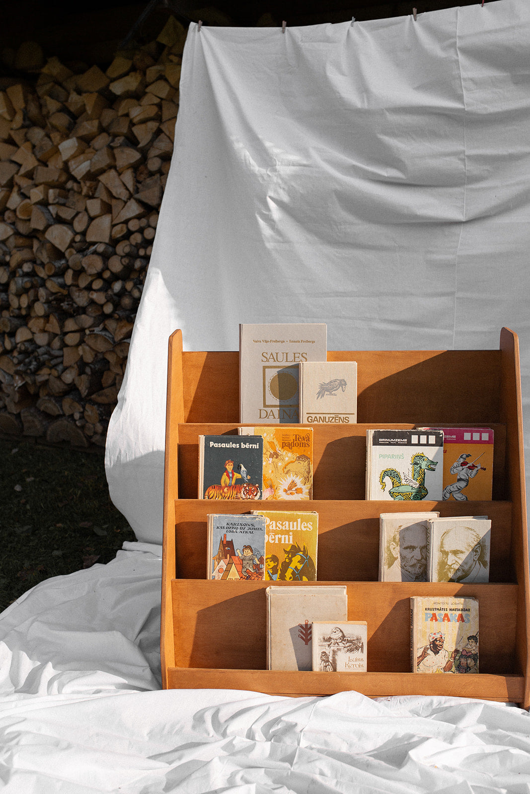 Montessori Bookshelf – Rainis – Inspire Independent Reading